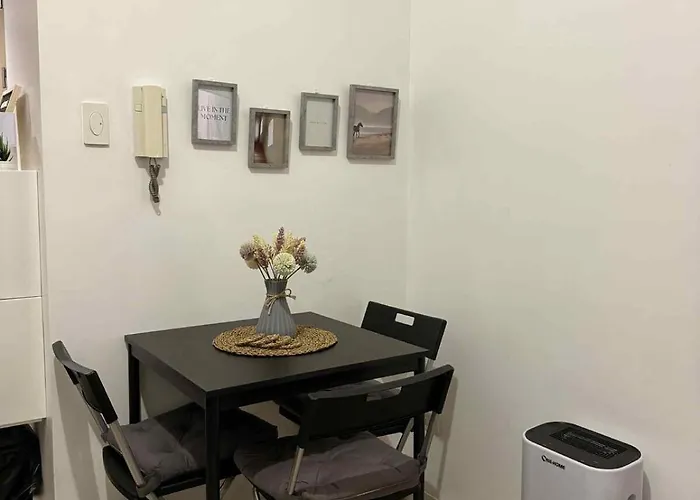 Minimalist Modern Near Moa, Ikea, Moa Arena, Smx Convention And Smx Cite Apartamento Manila